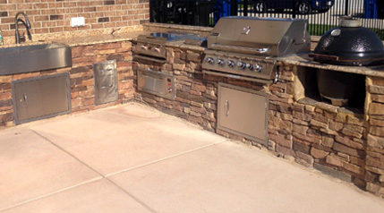 OUTDOOR KITCHENS